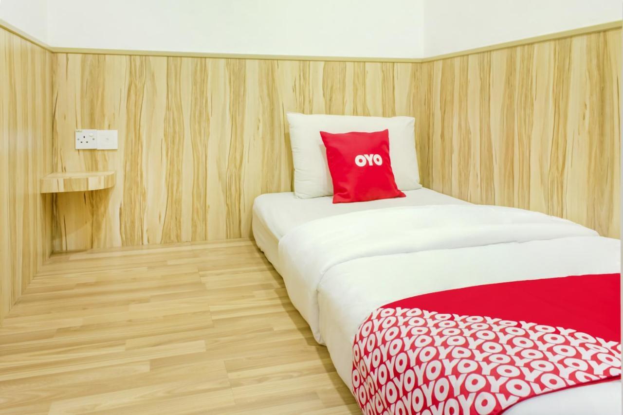 Oyo 90028 Ragula Hotel Johor Bahru Ngoại thất bức ảnh